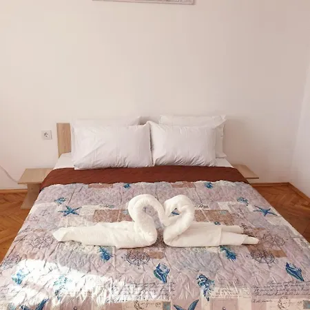 Appartamento за братя миладинови 1 *